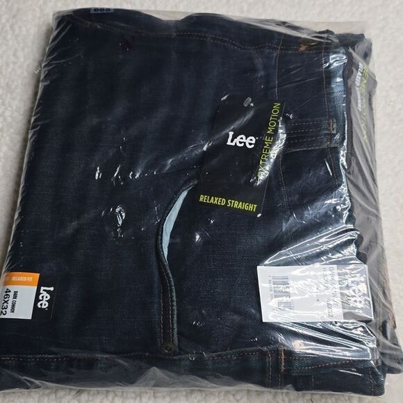 665 NWT Men's Extreme Motion Relaxed Straight Jean Size 46x32  Dark Convoy - Picture 8 of 8